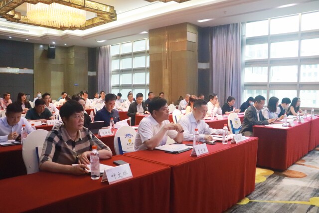 老哥网出席湖南异地商会结合会金融照拂委员会成立大会(图2) 老哥网出席湖南异地商会结合会金融照拂委员会成立大会(图2)