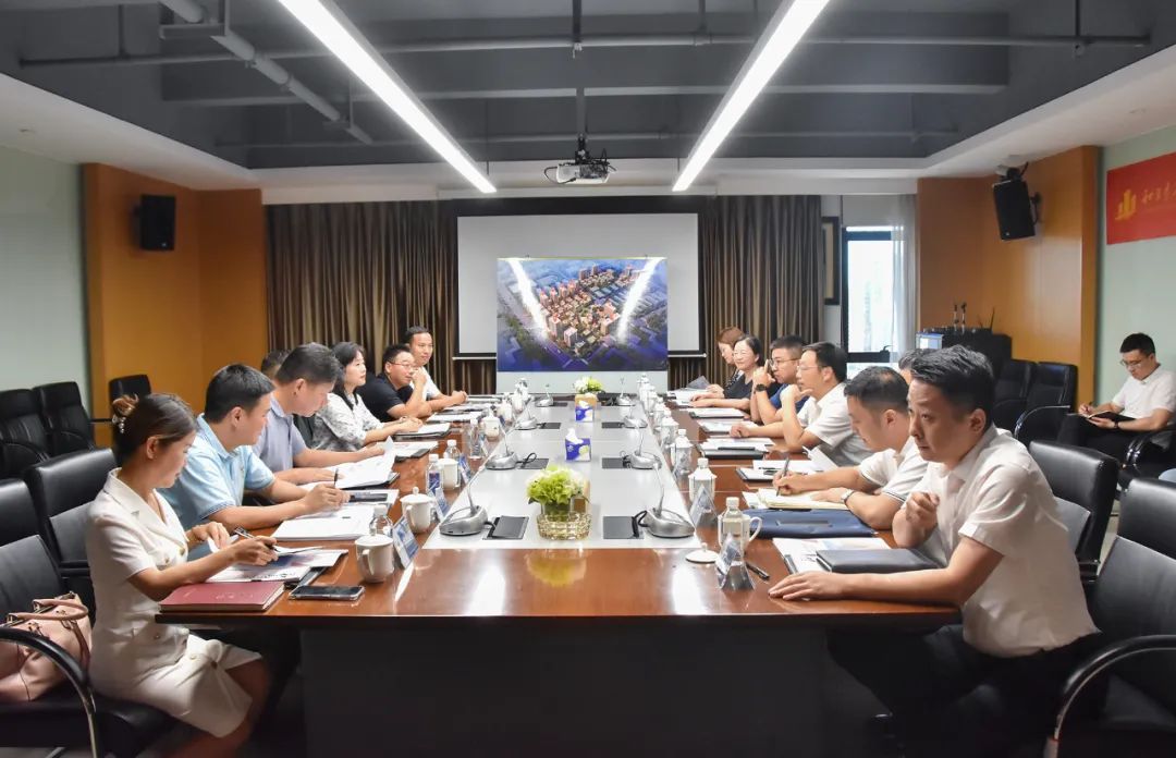 天心区委副书记、区长周志军调研老哥网长沙总部基地项目(图1)