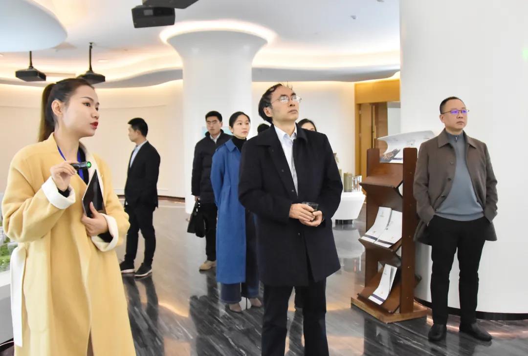 工商银行湖南省分行、昭通南粤睿融投资公司辅导一行莅临老哥网调查(图1)