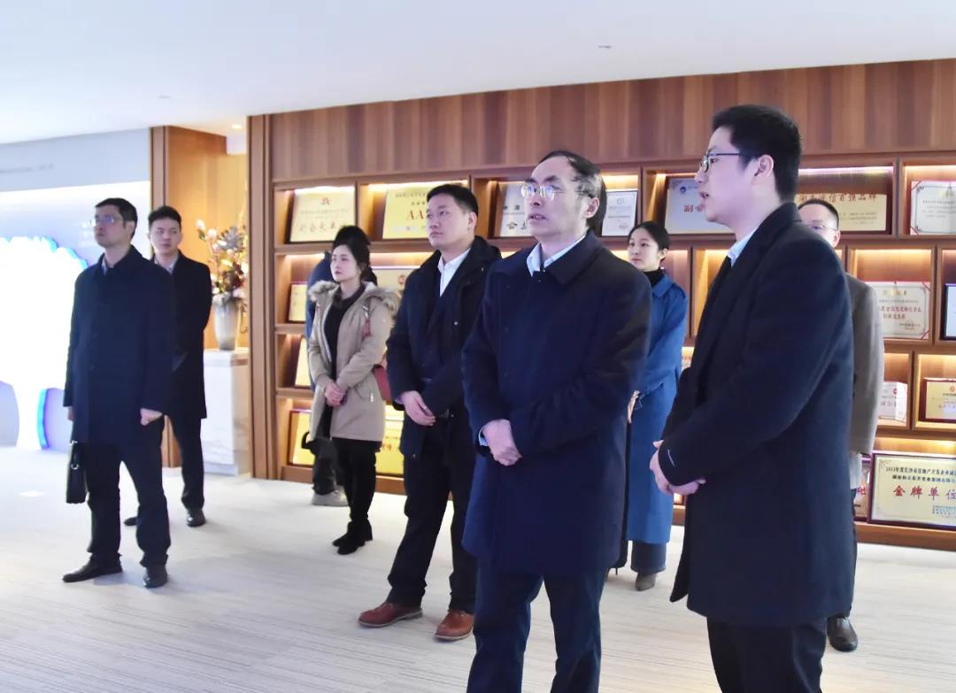 工商银行湖南省分行、昭通南粤睿融投资公司辅导一行莅临老哥网调查(图3)
