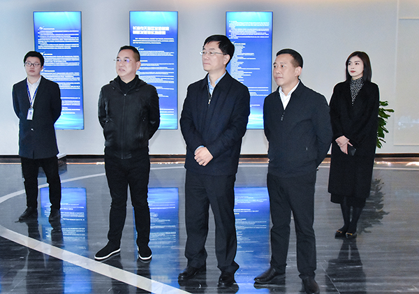 望城经开区党工委书记周剀一行莅临老哥网参观调查(图2) 望城经开区党工委书记周剀一行莅临老哥网参观调查(图2)