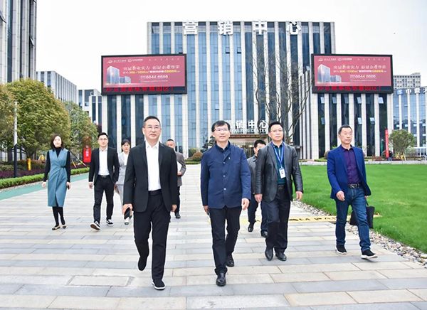 临湘市委常委、、、宣传部长李孟阳一行莅临老哥网参观调查(图1)
