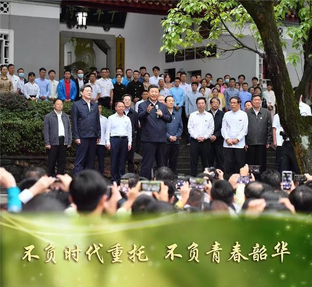 共庆祖国华诞，，，老哥网彰显民企担任(图2)